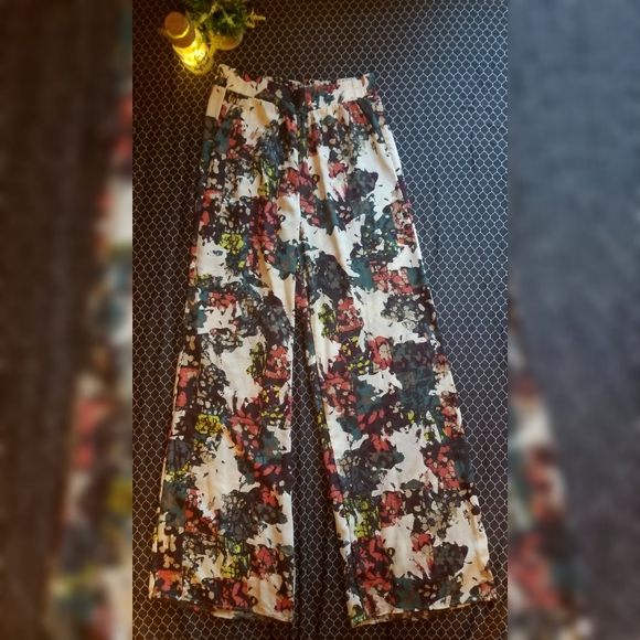 BCBG MaxAzria - High Waisted Wide Leg Pant - Picture 2 of 11